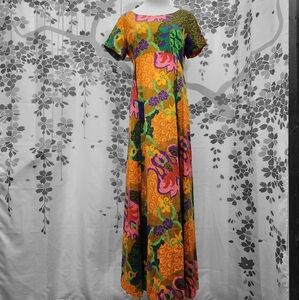 Vintage 1960s Hawaiian dress